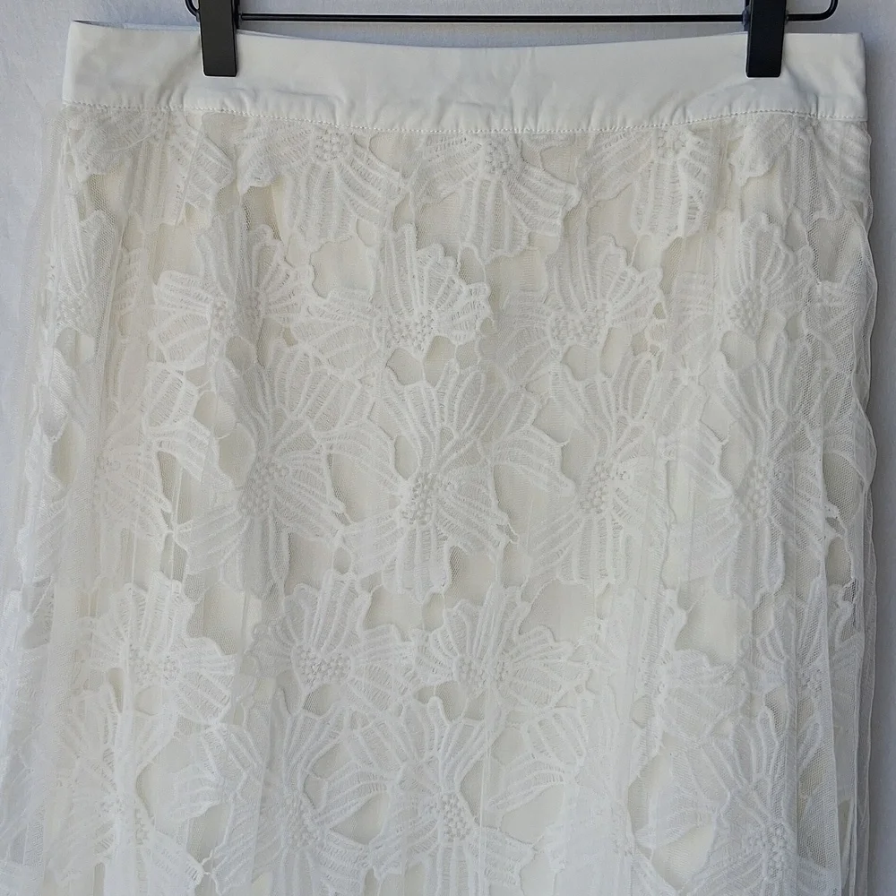 Lulu's White Lace Midi Skirt Size L - Picture 4 of 11